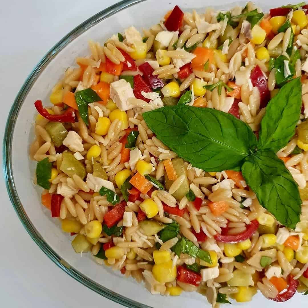 Arpa Şehriyeli Tavuk Salatası Tarifi