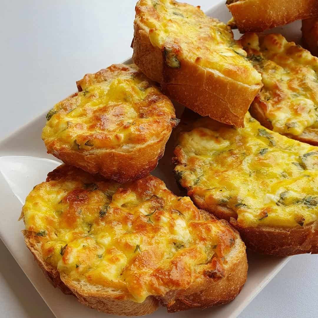 Peynirli Ekmek Pizza Tarifi